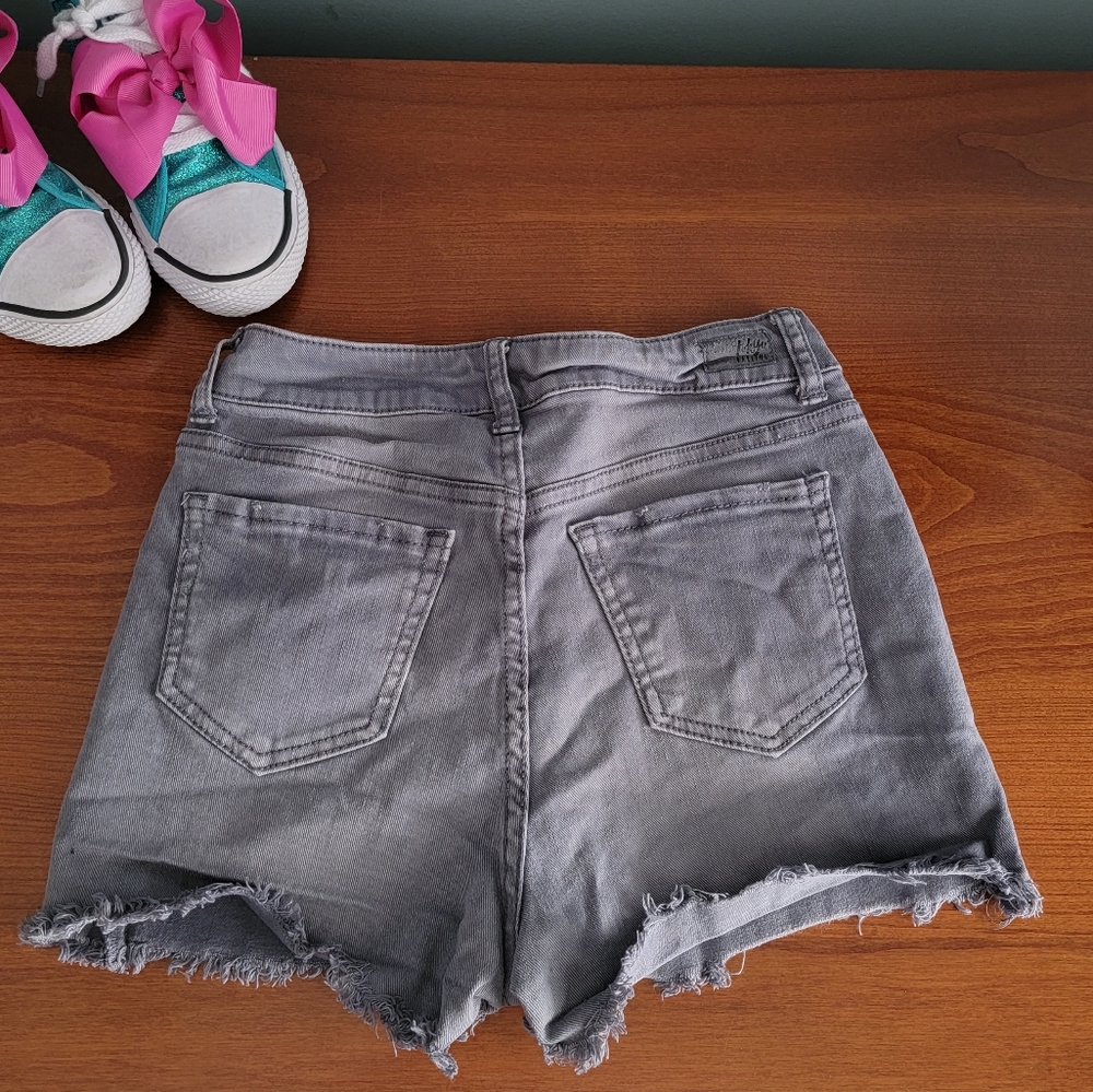 Womans Shorts - Picture 2 of 4